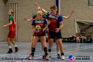 Hoofdmacht onderuit in knokwedstrijd, AVO 2 wint!